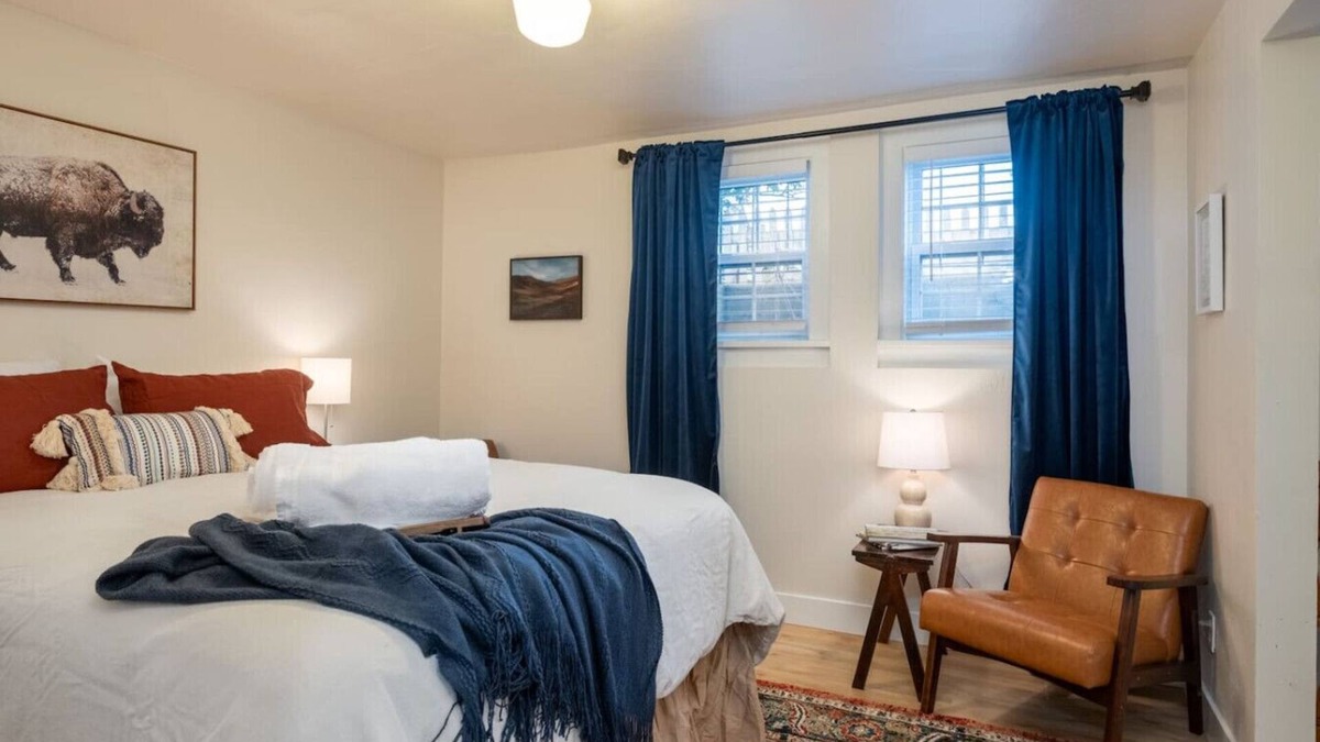 Rose Park Apartment | The Blackfoot Abode Apt, downtown Missoula
