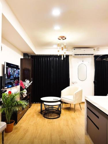 Viman Nagar Apartment | The Blackwood Studio