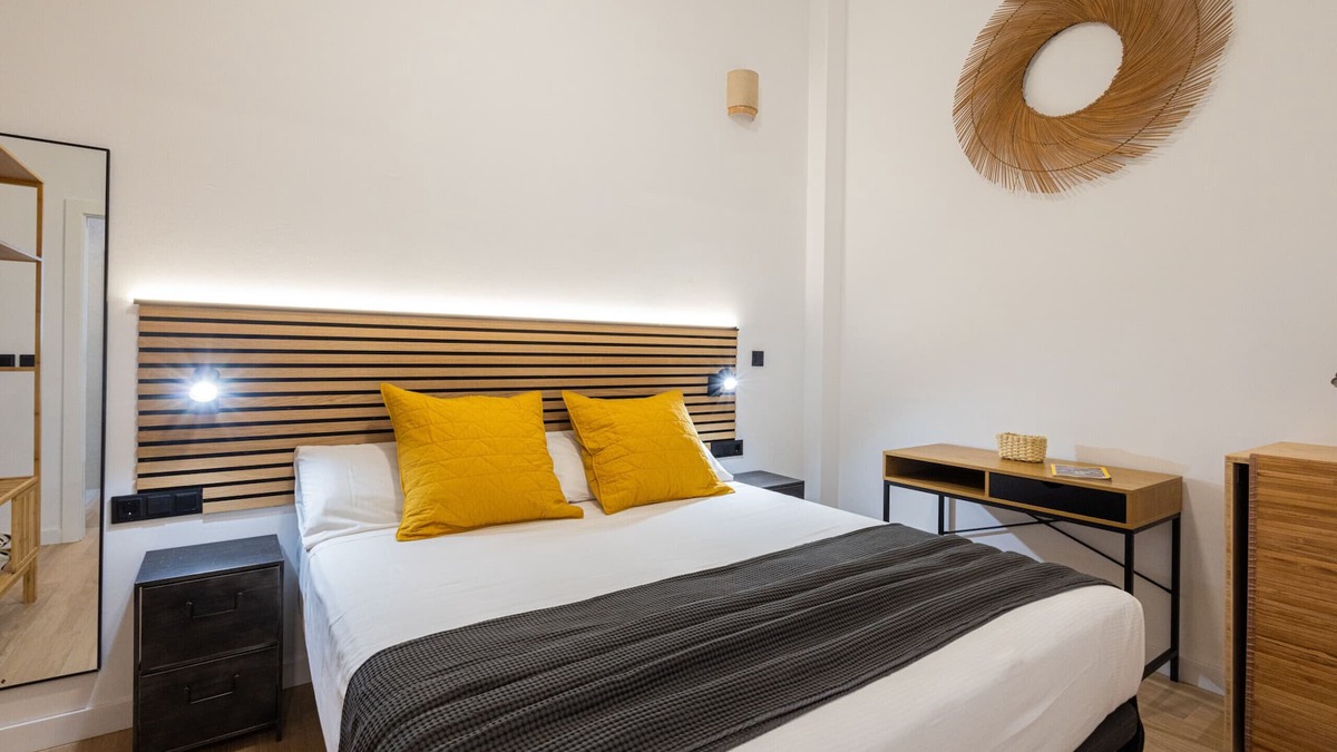 L'Amistat Apartment | The Blasco Ibañez Apartment 01 by Florit Flats