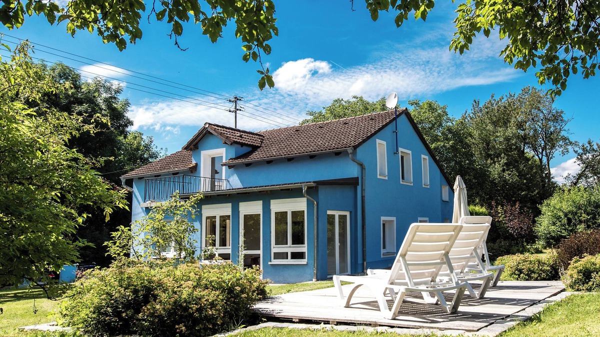 Langenaltheim House | The BLAUE HAUS - surrounded by greenery