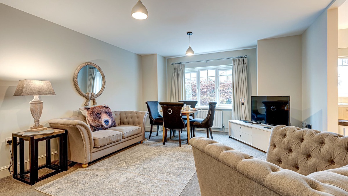 Oxford Apartment | The Blenheim Suite Vanbrugh 2 | Oxford Holiday Let | 2 Beds & Sleeps 4