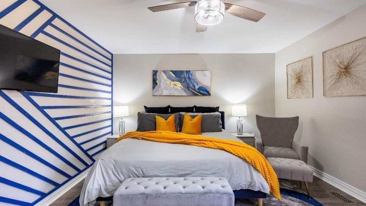Villa Rica House | The Blissful Hideaway w/large backyard, jacuzzi and two connecting decks
