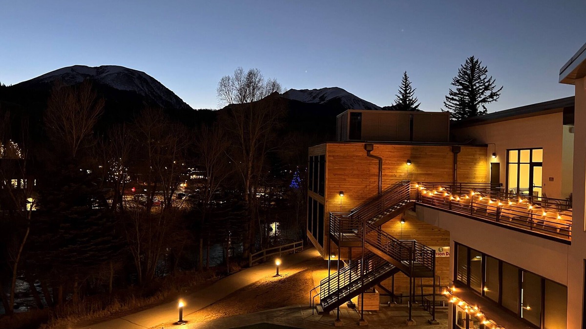 Silverthorne Hotel | The Block Hotel & Commons