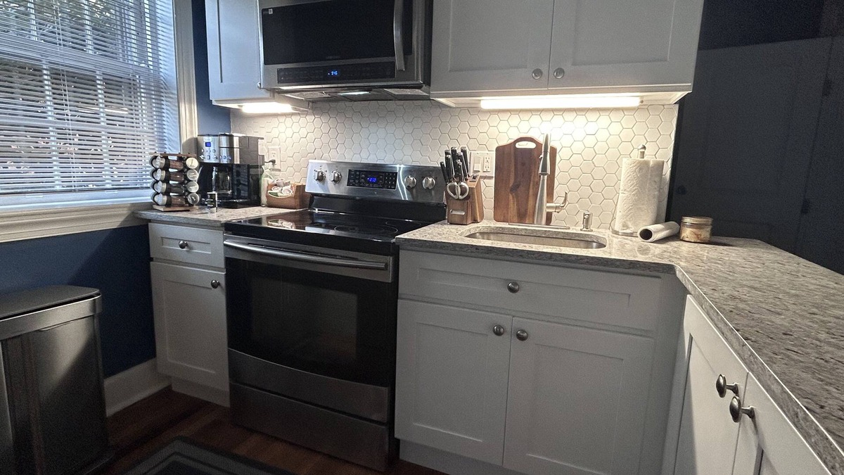 Allentown Apartment | The Blue backyard studio suite! Convenience and practicality in one place!