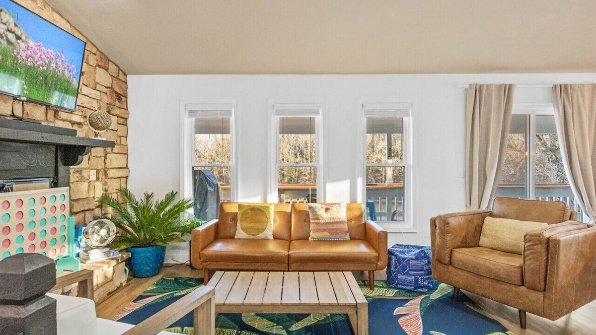 Linn Creek House | The Blue Bungalow! - Private Dock, Kayaks, & More!