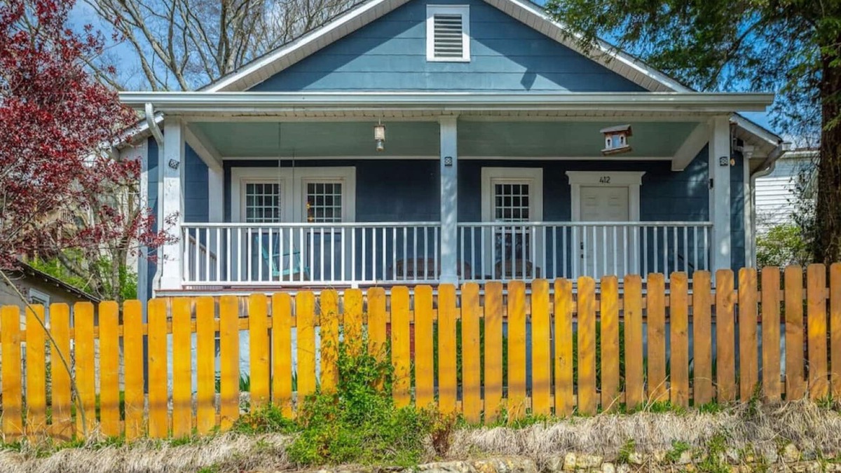 Northside House | The Blue Bungalow of North Shore