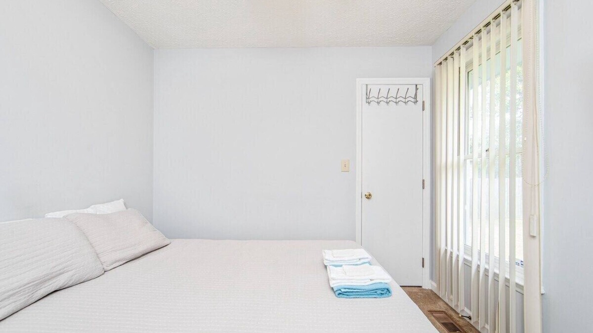 Fayetteville House | The Blue Burble Inn S