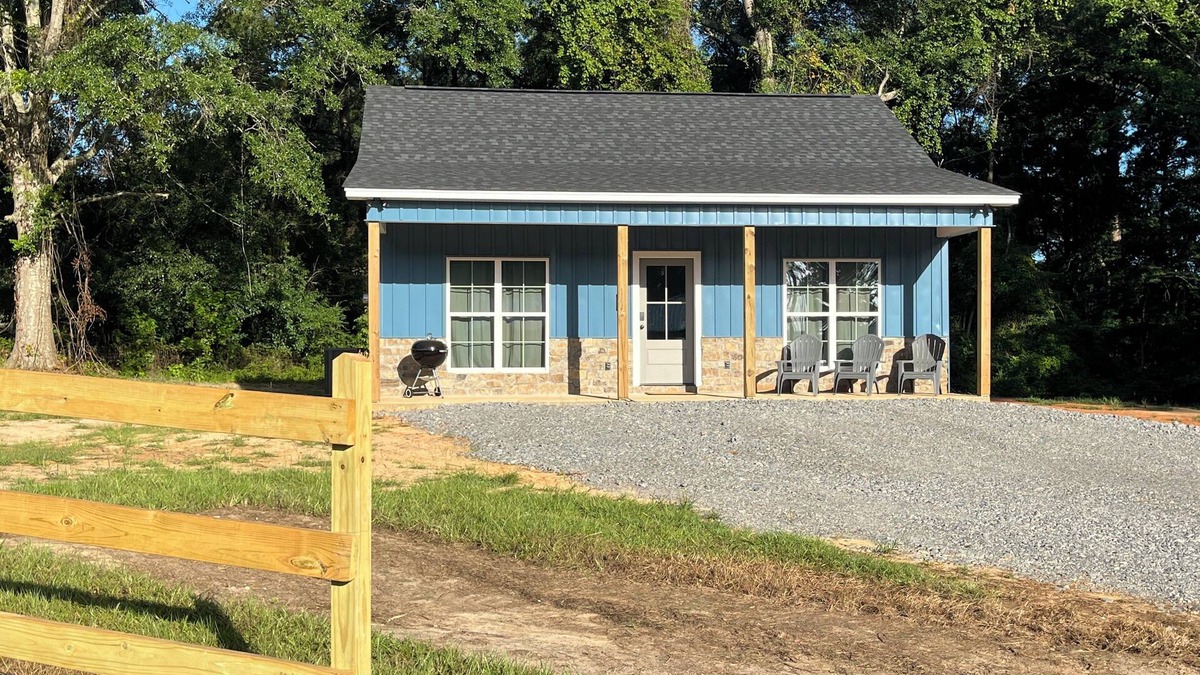 Calhoun House | The Blue Cottage on Brownlee!