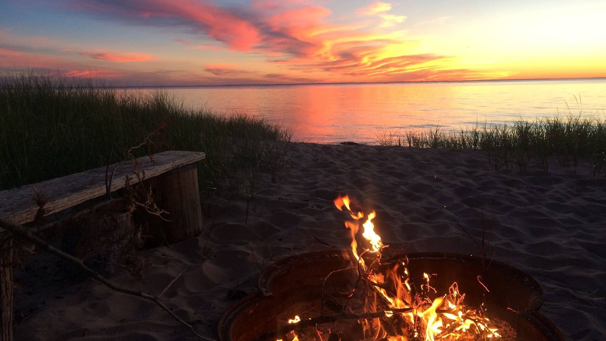 Harbor Springs Cottage | The Blue Dog - Lake Michigan Cottage on the Beach - Good Hart