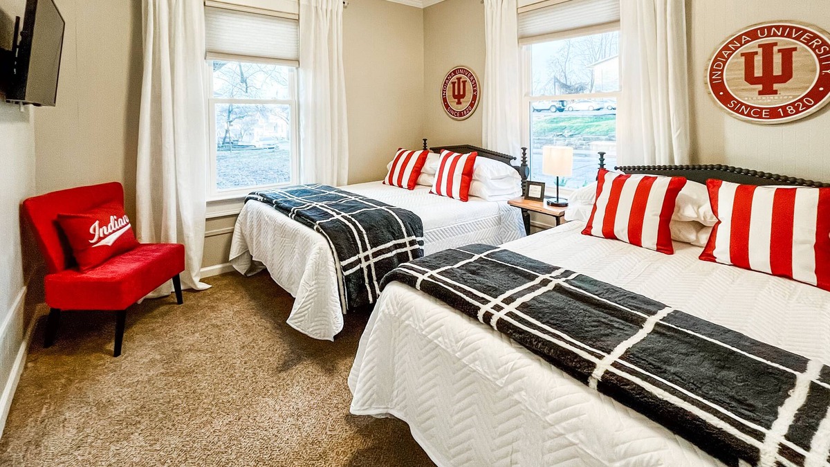 Bloomington House | The Blue Door Bungalow - Central & Walkable to Downtown & Indiana University