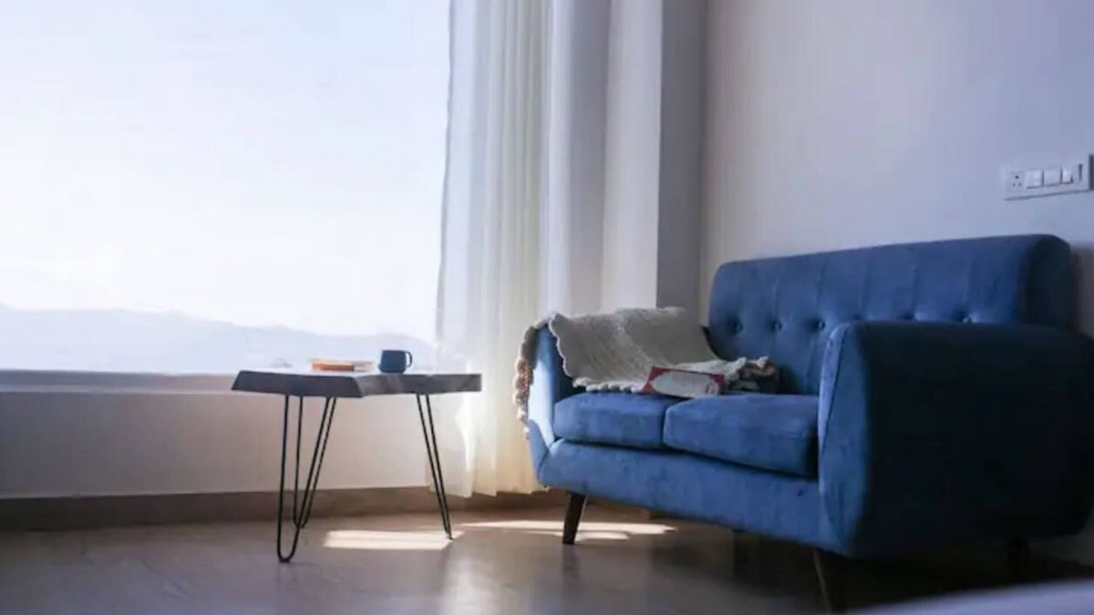 Barog House | The Blue Door - Luxurious home with a Sunset View