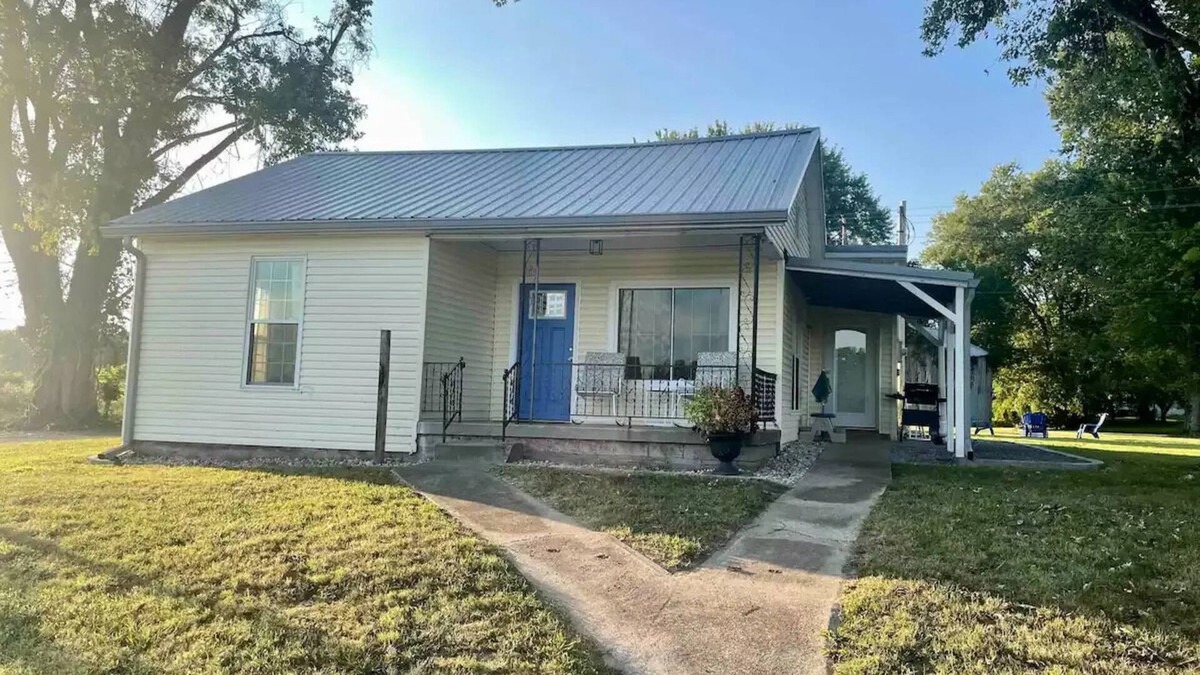 Florence Cottage | The Blue Door Placen