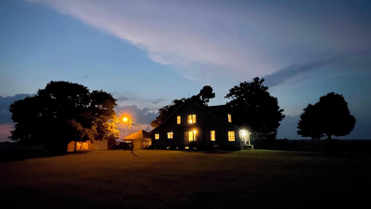 Galt House | The Blue Farmhouse: a quiet place to relax and enjoy the country life!