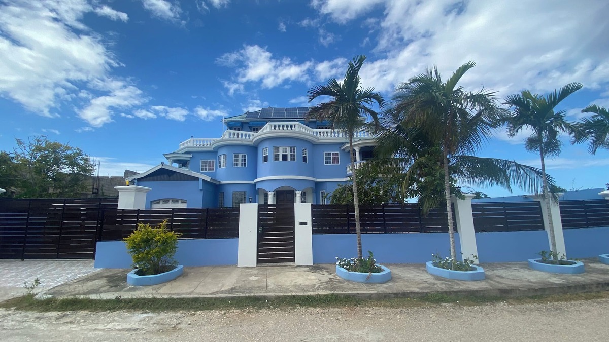 Windsor Villa | The Blue Flamingo