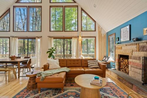 East Stroudsburg Ski Chalet | The Blue Forest Chalet - Kayak, Hike, Hot Tub
