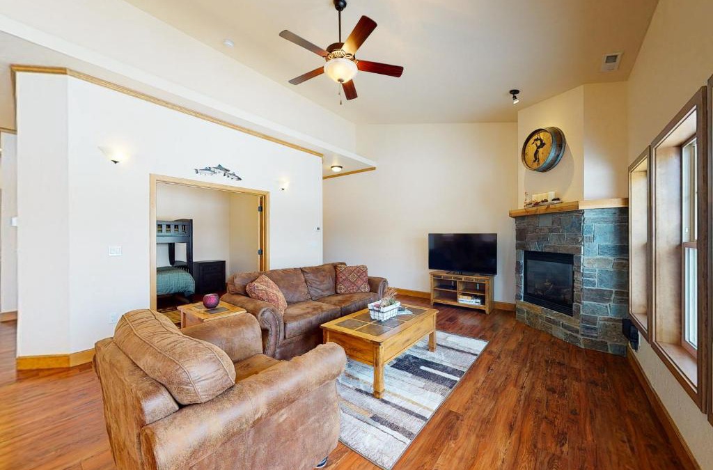 Dover Bay Apartment | The Blue Heron