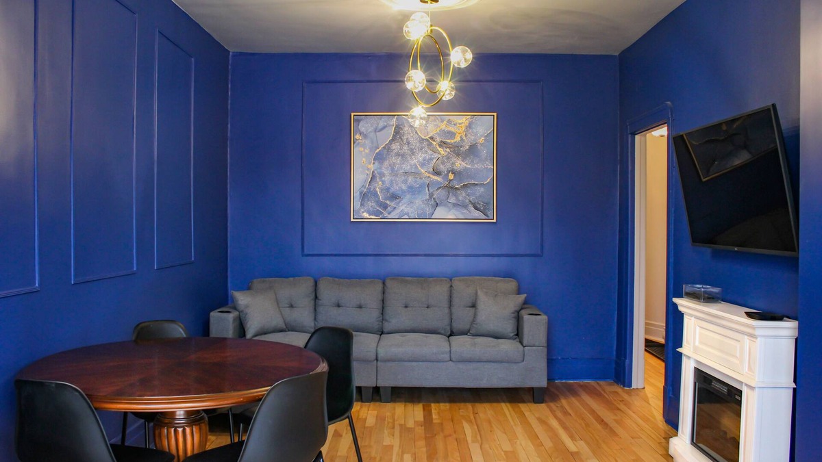 Hochelaga Apartment | The Blue Lounge | Subway nearby | Parking ($)
