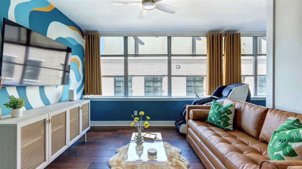 Historic District - North Apartment | The Blue Oyster @ Drayton Tower | City Views!