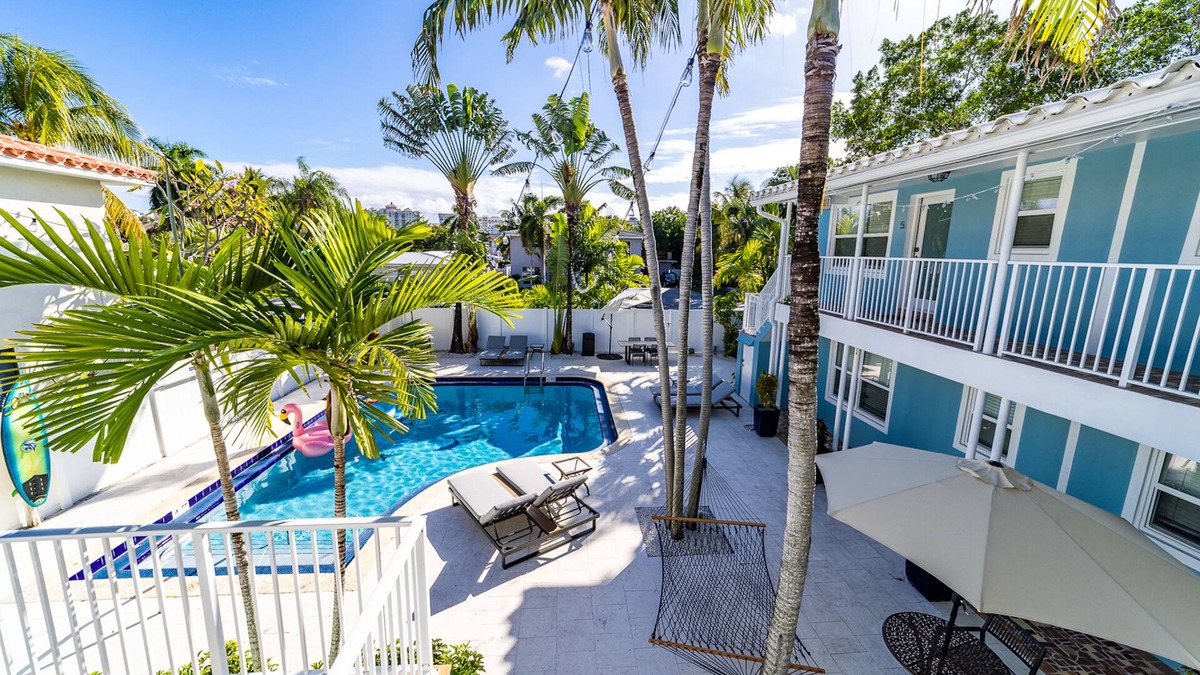 Coral Ridge Apartment | The Blue Parrot