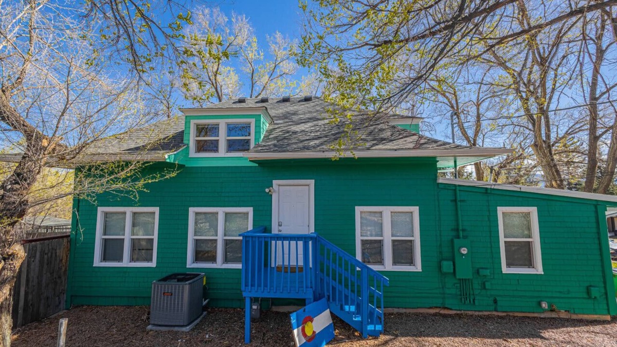 East Colorado Springs House | The Blue Porch at Bennett