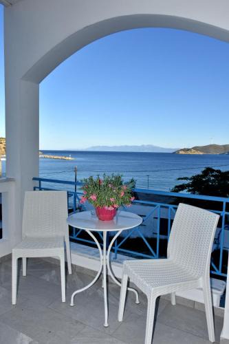 Agii Apostoli Apartment | The Blue Rooms