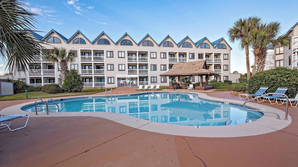 Fort Morgan Condo | The Blue Squid 2-bedroom condo in charming Gulf Shores with fitness room, AC