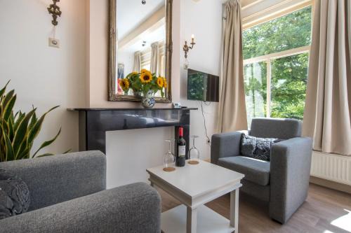 Grachtengordel-Zuid Bed & Breakfast | The Blue Stairs