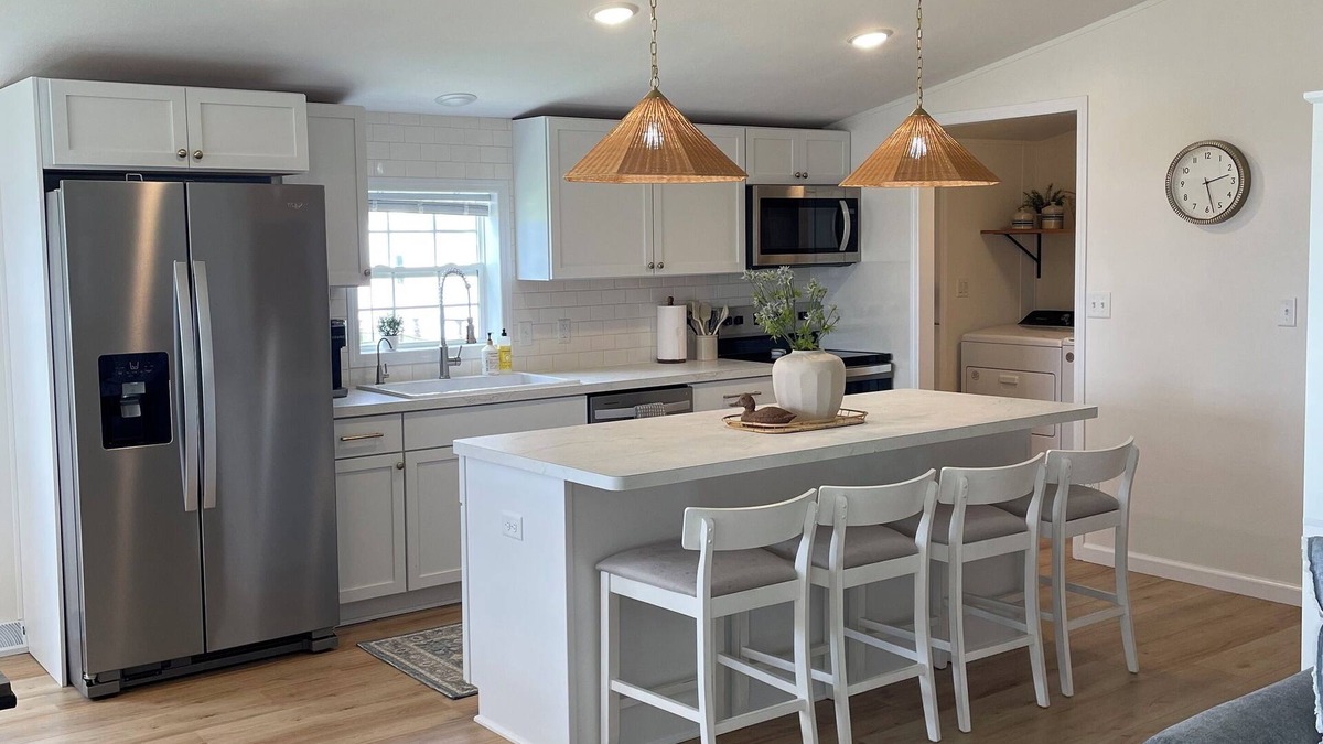 Kendall Cottage | The Blue Swan- Cottage on Swan Lake in Allegan, MI