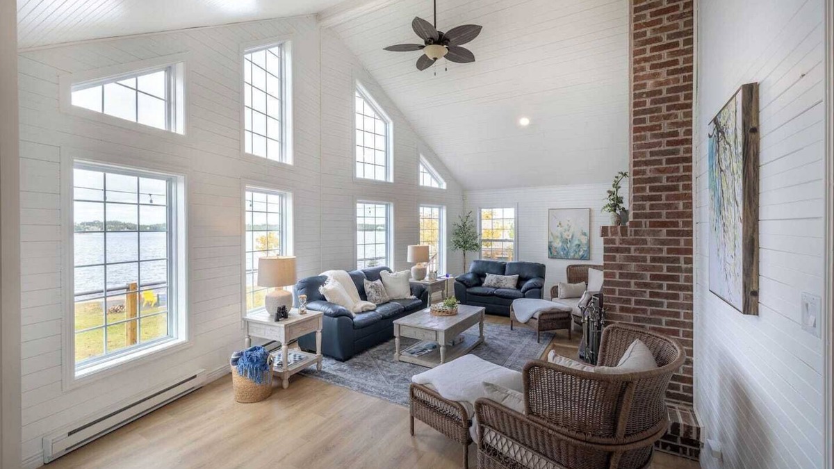 Brigus Junction Cottage | The Bluebird Cottage | Lake Front | 4Bdrms