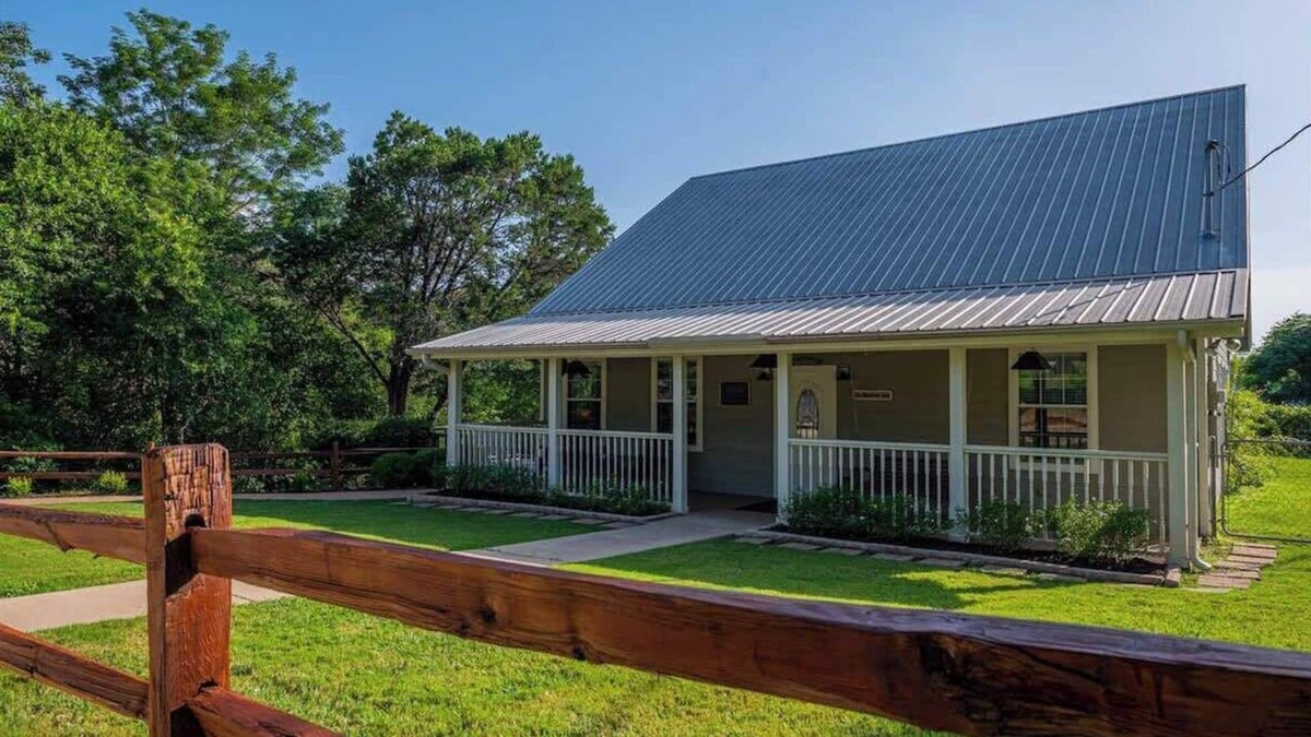 Waco House | The Bluebonnet 2 Bedroom Family House