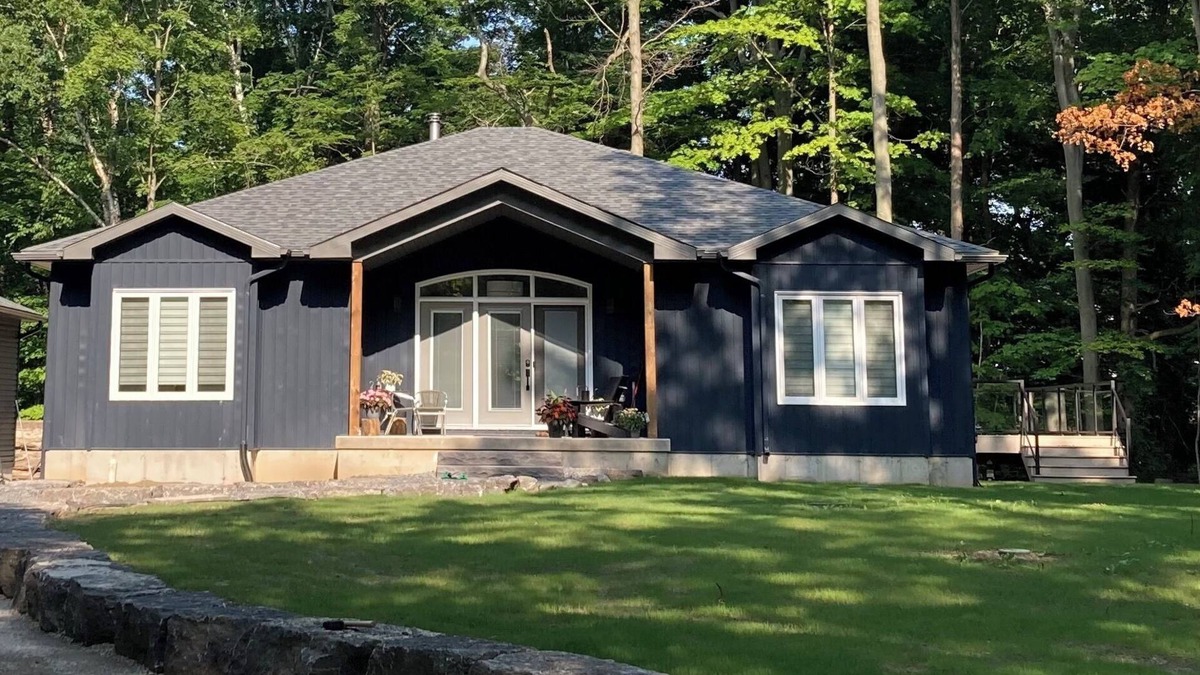 Bluewater House | The Bluehaus - Modern Lux Cottage, Bayfield Getaway!