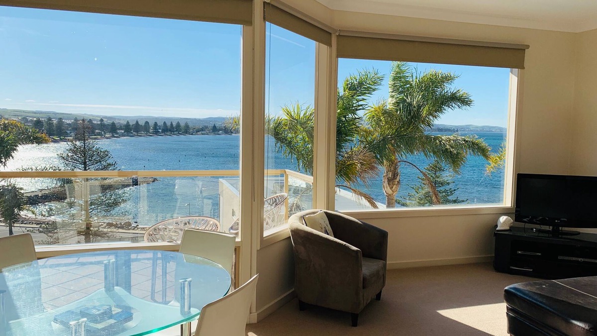 Encounter Bay Hotel | The Bluff Resort Apartments