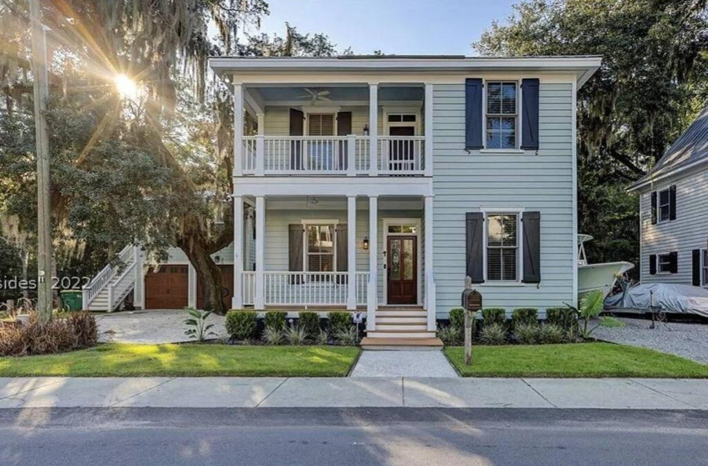 Olde Town House | The Bluffton Village Home - 5 BR in Old Town w Carriage Home