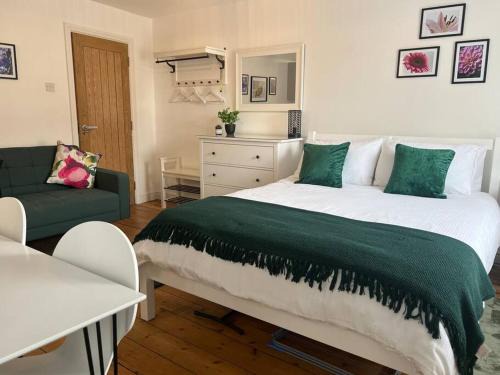 Long Whatton Apartment | The Boardroom