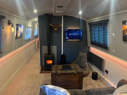 Skipton Boat Rental | The Boat