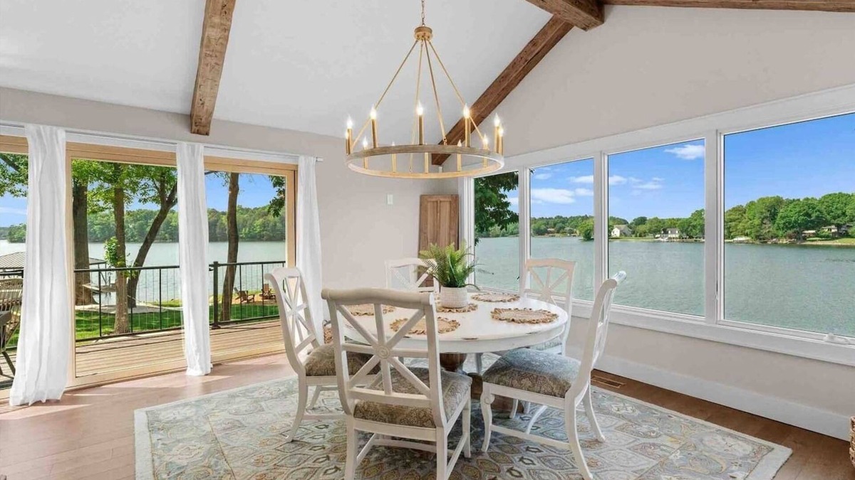 Mooresville House | The Boathouse, a Perfect Getaway