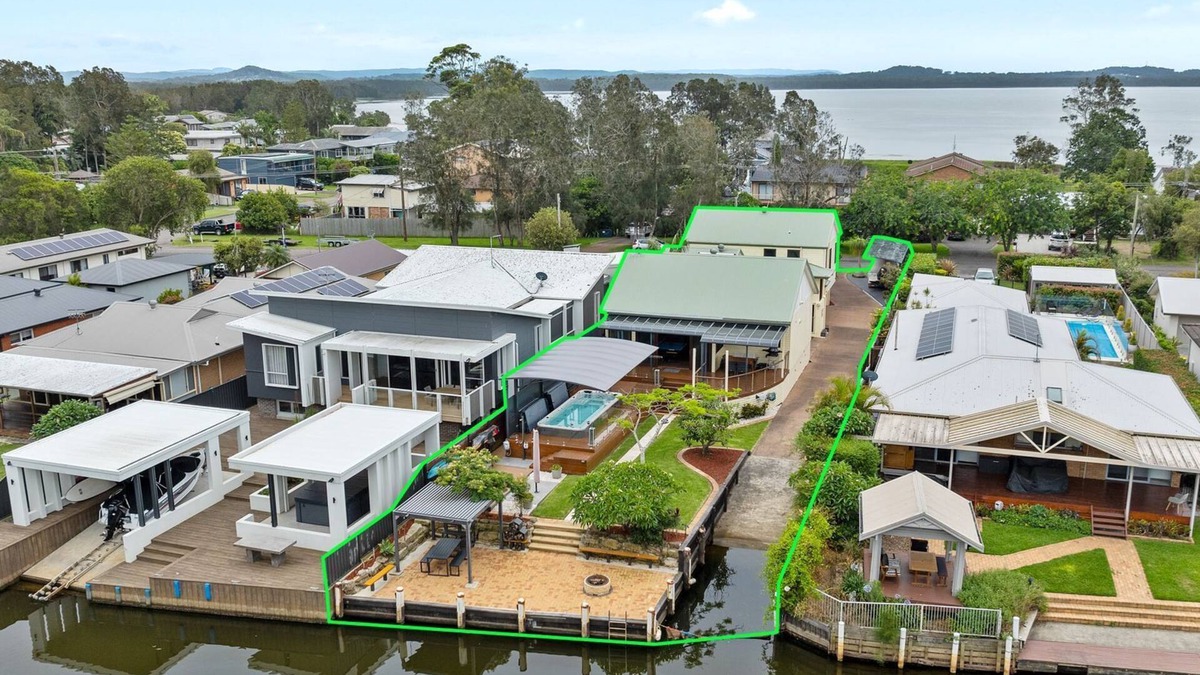 Central Coast House | The Boathouse – Pool & Private Slip