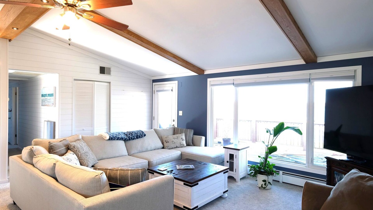 Forest Lake House | The Boathousen4 Bed 2 1/2 Bath Lake Homen