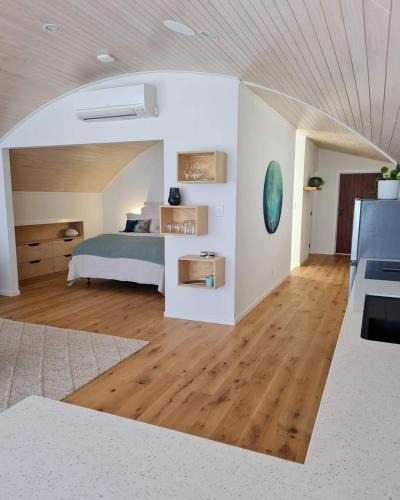 Raglan Apartment | The Boatshed, Luxury Waterfront Accommodation