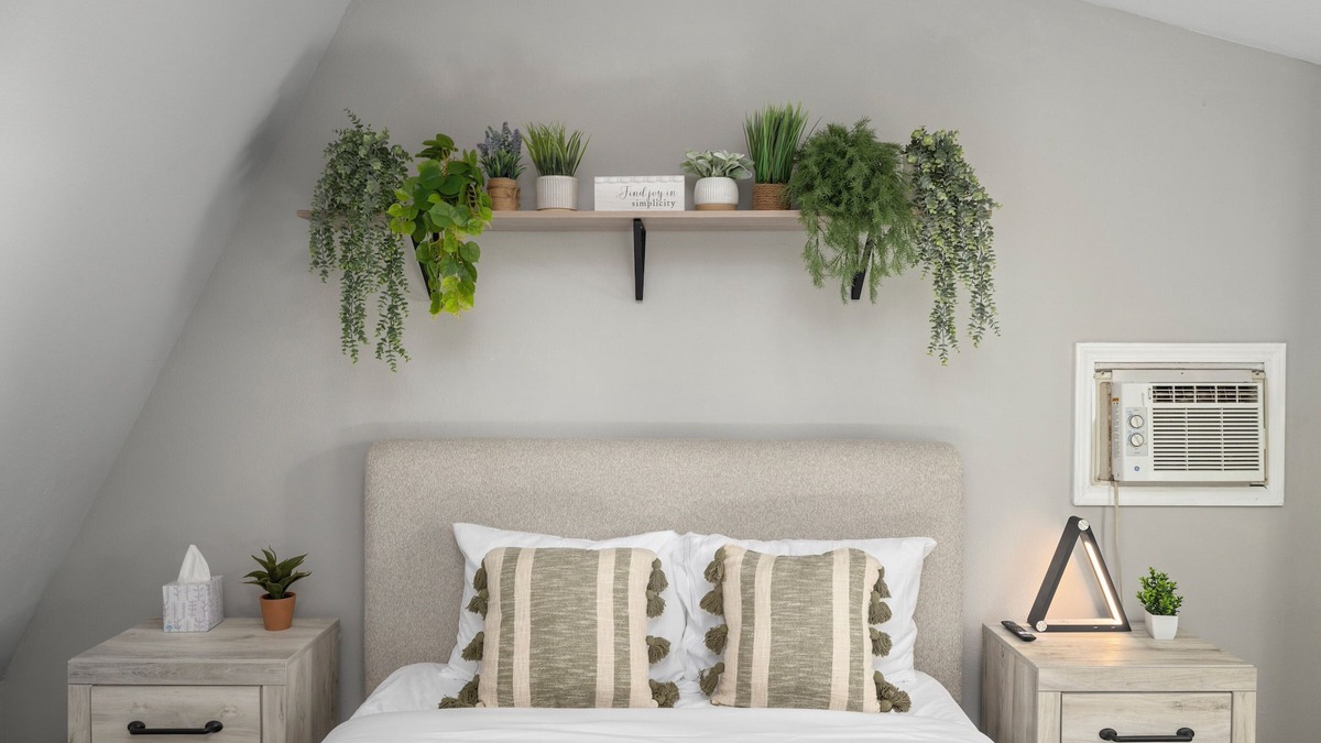 Lampe Cabin | The Bohemian A frame.