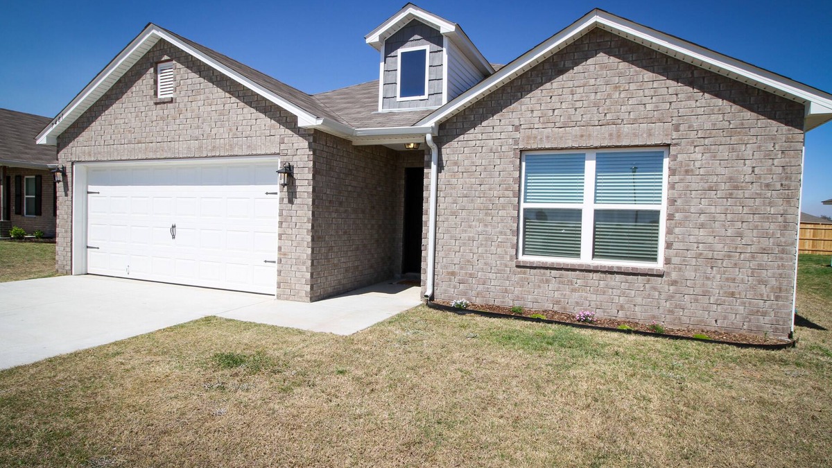 Collinsville House | The Boho Bungalow- Clean, Cozy & Family Friendly!