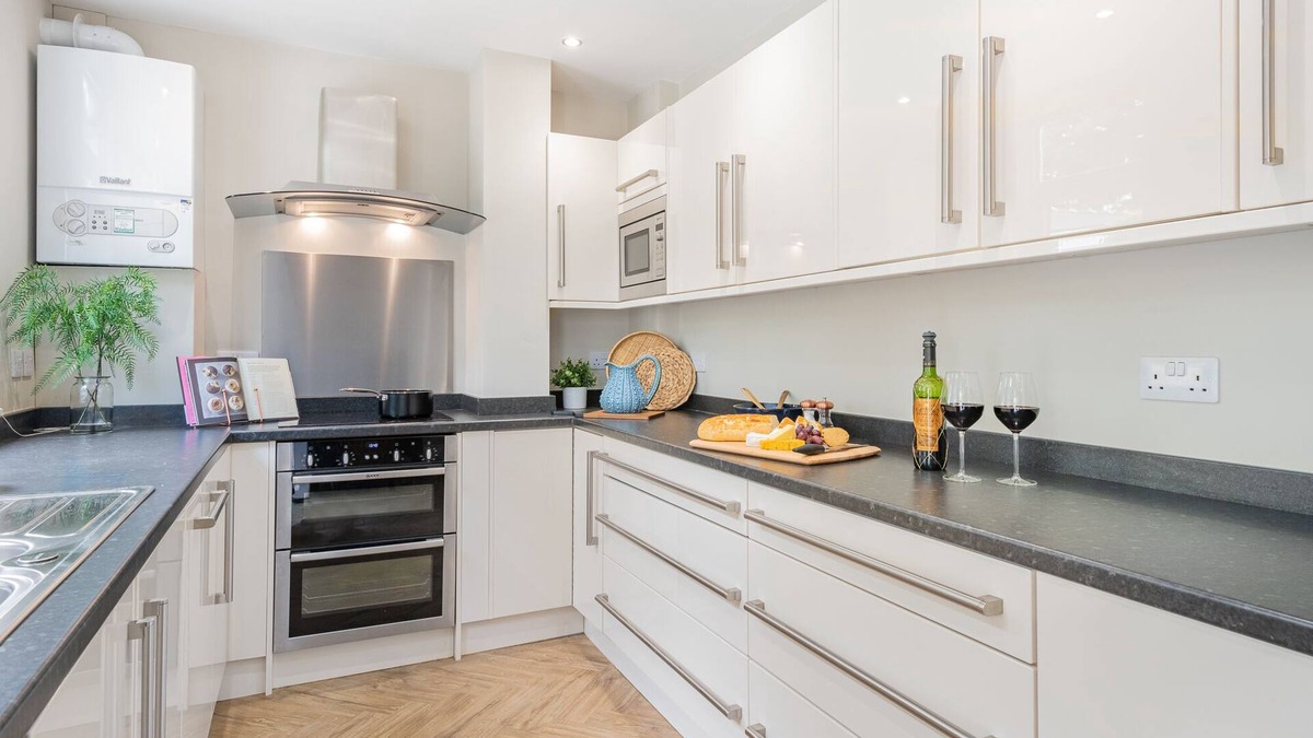 Silverdale House | The Bolt Hole -Luxury 3 bed cottage with hot tub!