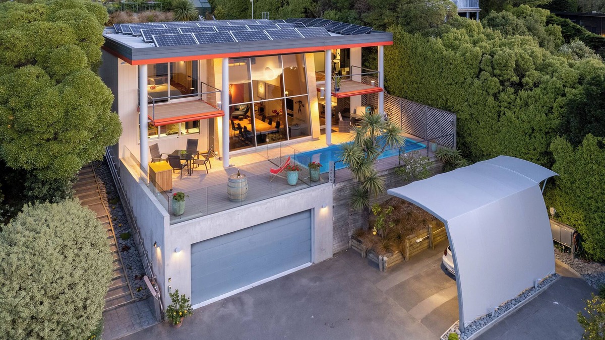 Christchurch District House | The Bolthole - Charteris Bay Holiday Home