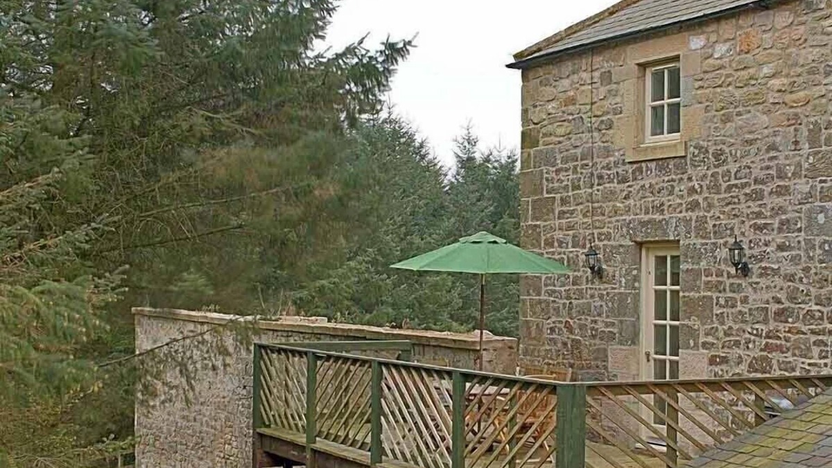 Alnwick Cottage | THE BOLTHOLE, family friendly, character holiday cottage in Eglingham