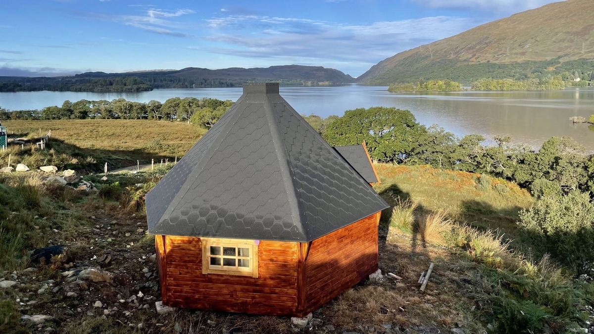 Dalmally Cabin | The Bolthole - Romantic wood cabin in a spectacular Lochside setting