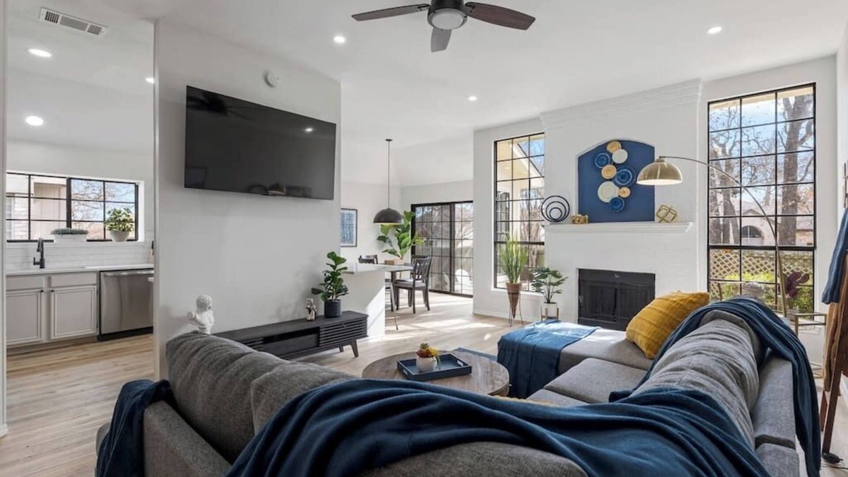 McNeil House | The Bonnie - 5 Bed Near Everything!