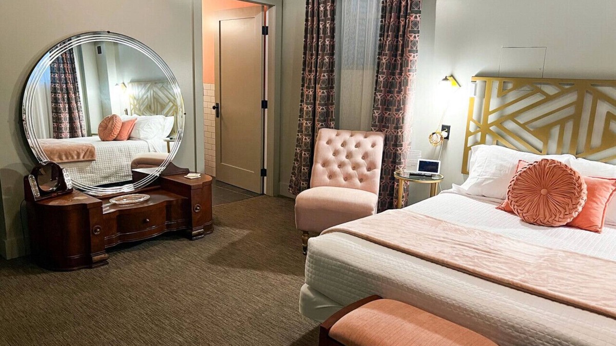 East Aurora Hotel | The Bonnie & Clyde Room @ The Bank