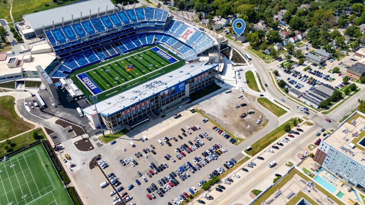 Oread Condo | The Booth Stadium Condo - Premium Tailgate Location