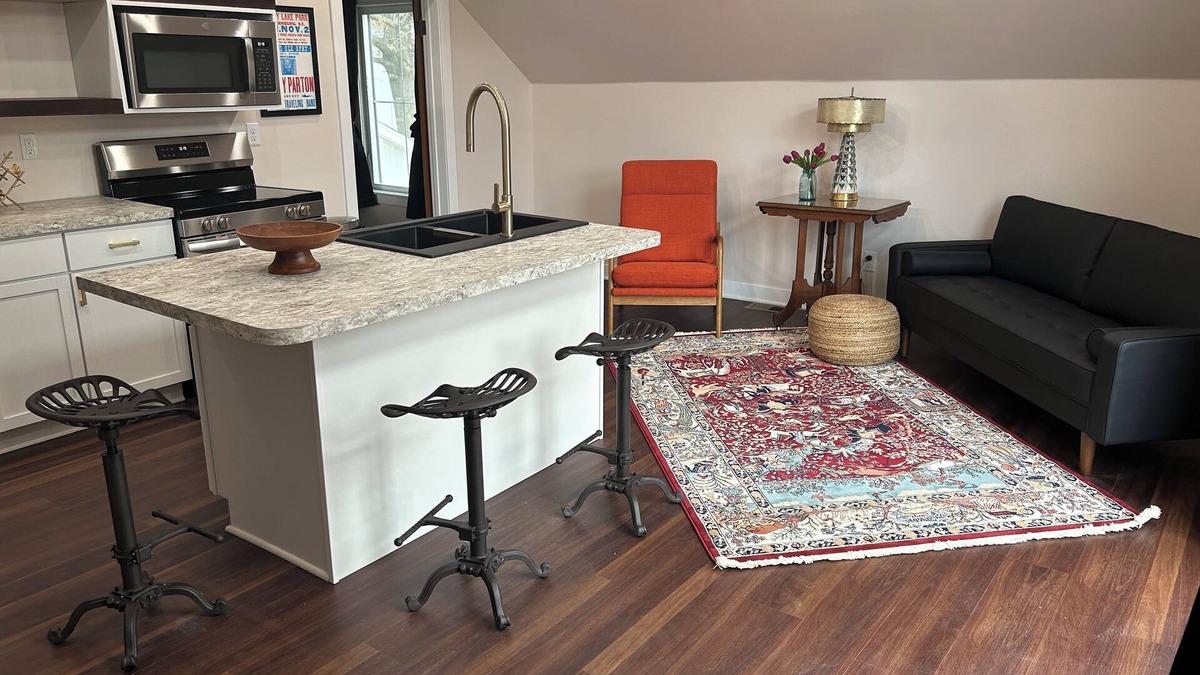 Nebraska City House | The Bootlegger’s Roost: Historic 1887 Carriage House Retreat