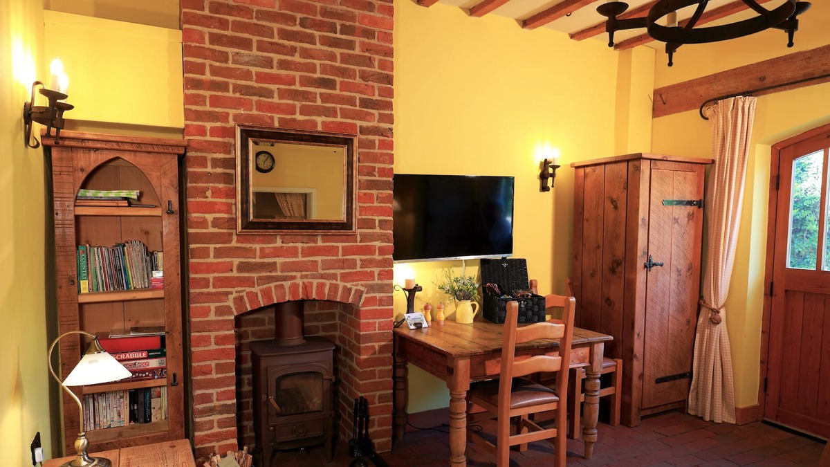 Lincoln House | The Bothy - Cosy ground floor accommodation in restored stables. Dogs welcome